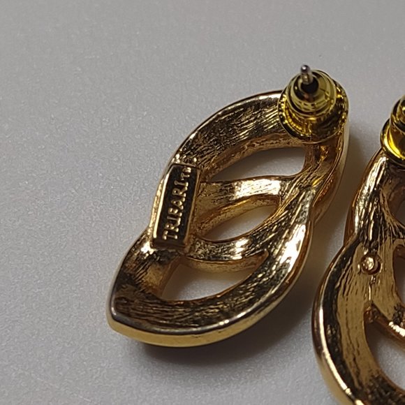 Vintage Trifari Black And Gold Tone Earrings - Picture 8 of 13